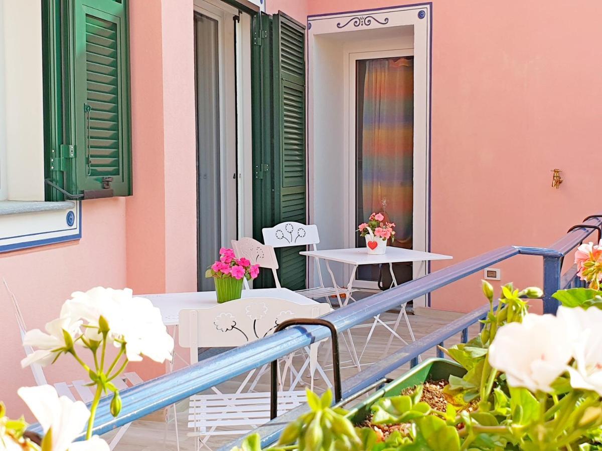 Casa Vacanze Family Albisola Superiore Luaran gambar