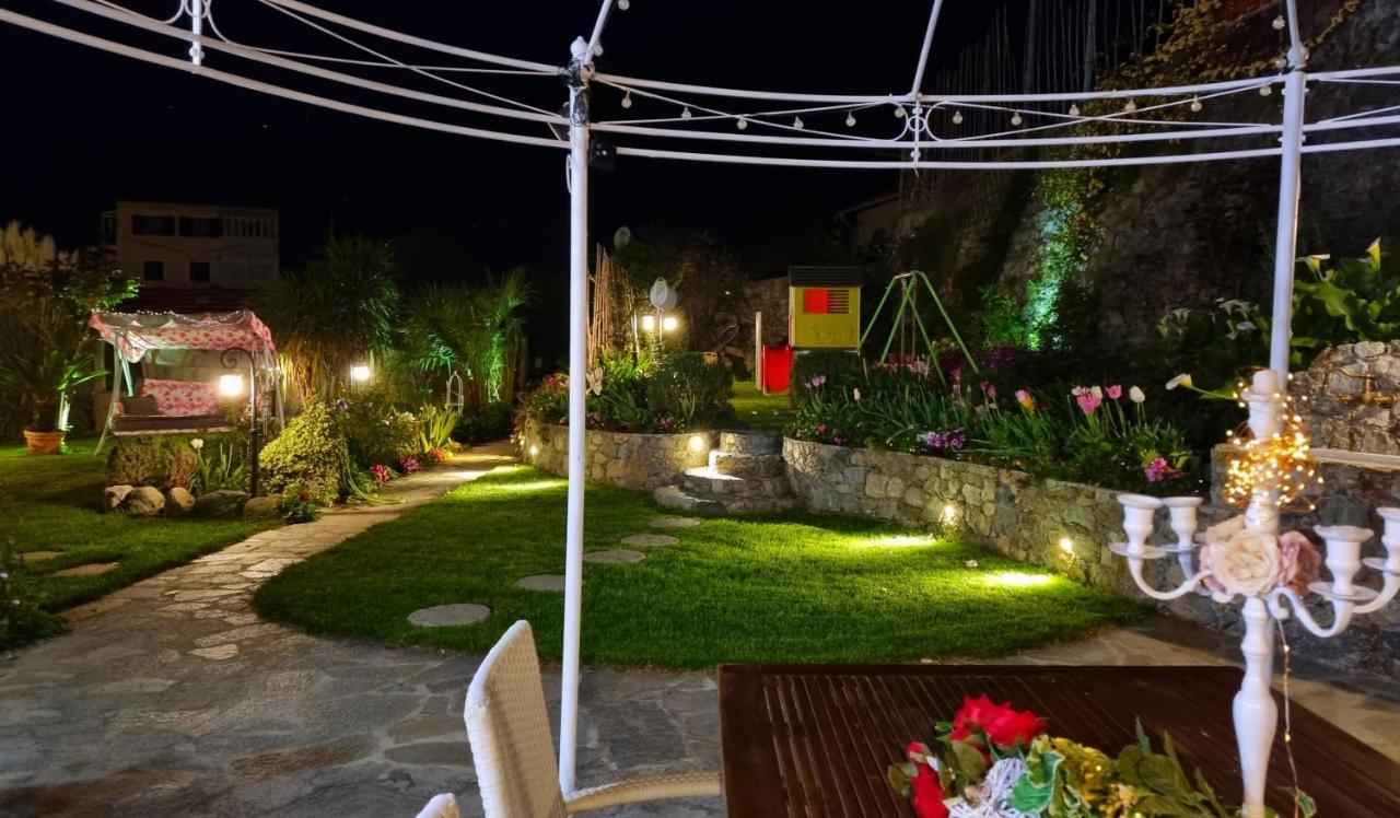 Casa Vacanze Family Albisola Superiore Luaran gambar